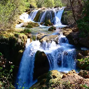 https://la-cascade-de-carcs.fr-provencehotel.com
